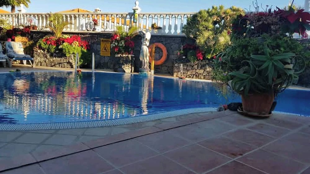 Relax in El Médano's Modern Sea View Apartment