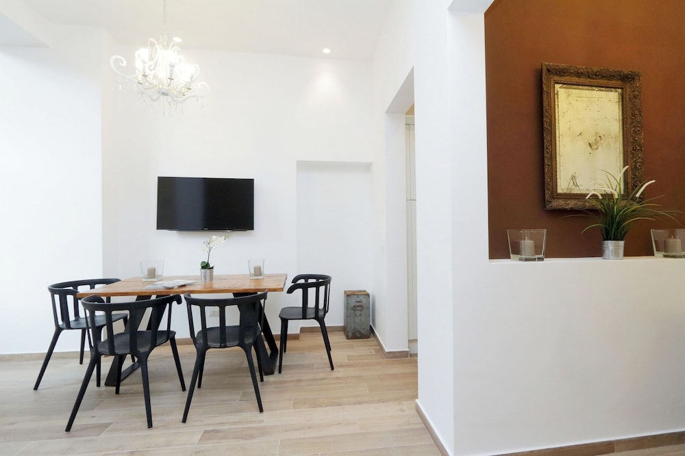 Rm-h501-pale6h3 Monti Apartments - M12