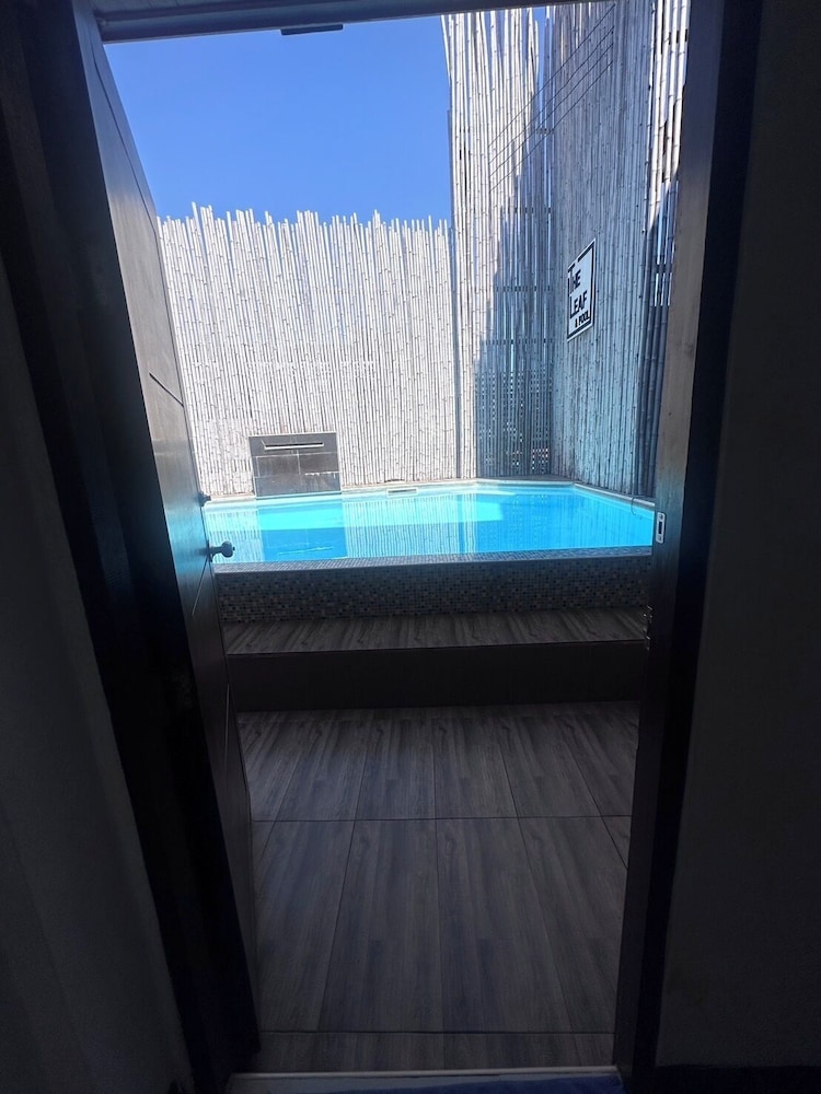 The leaf&pool hostel