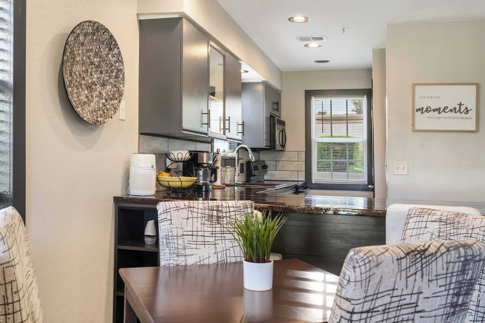 Peaceful Resort Condo Holiday Home for 6