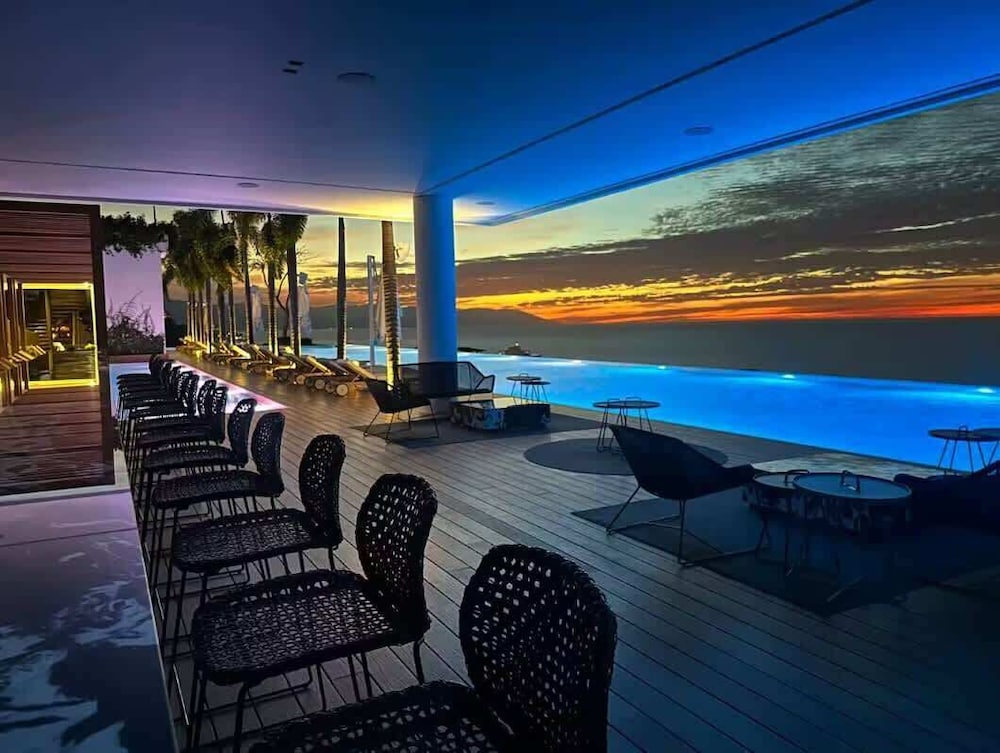 Soho PV Stunning Views Luxury Heated Rooftop Pool