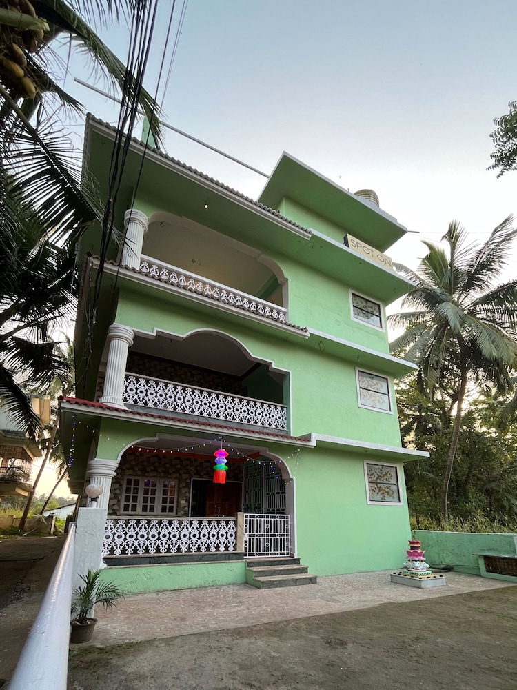 Morjim Guest House