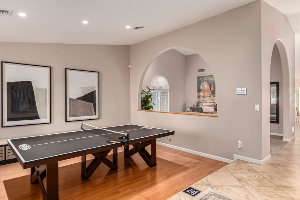 NEW Paradise Park Heated Pool Spa BBQ