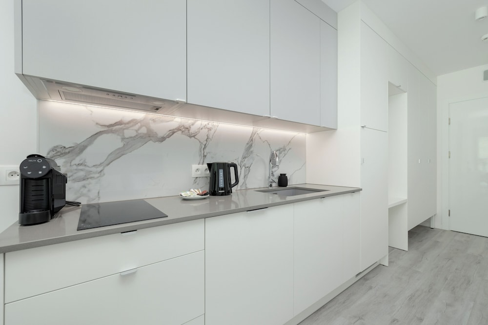 Air-conditioned Studio for 4 by Renters