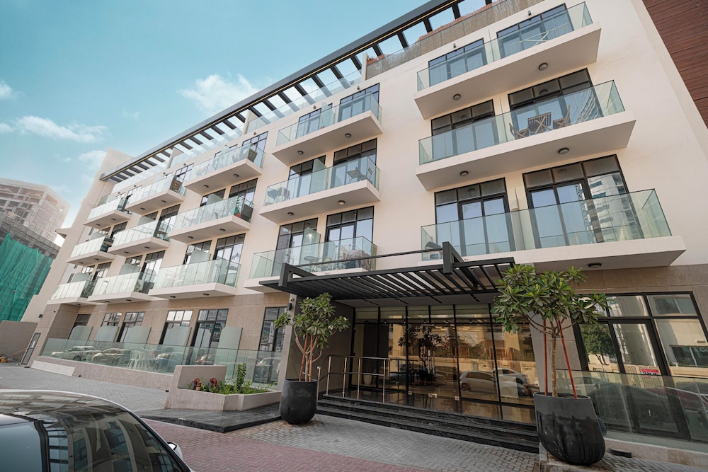 Relaxing & Bright 1BR in JVC