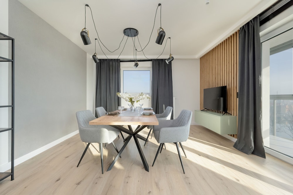 Bright & Peaceful Apartment by Renters
