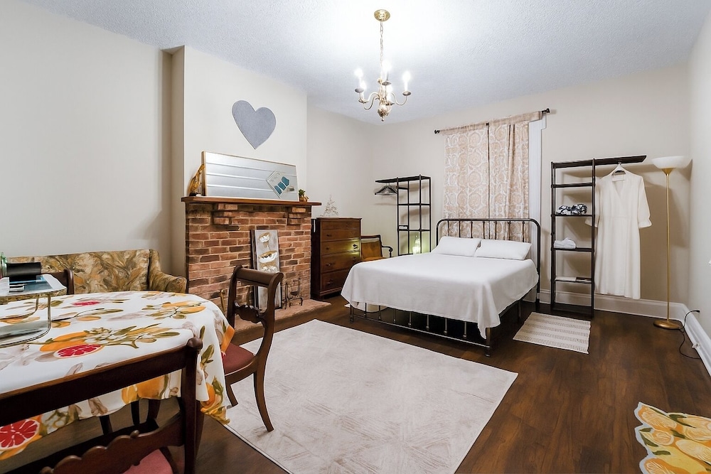 Central 4BR Historic Gem Near Colleges