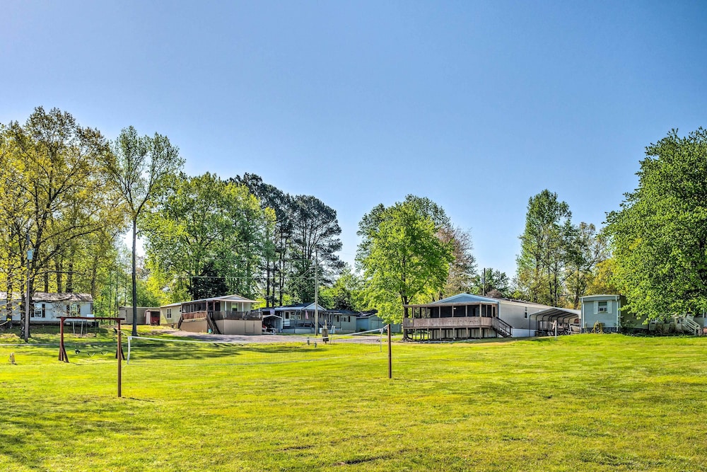 Cozy Hardin Retreat w/ Lake Kentucky View!