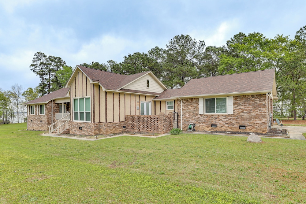 Private Dock + Pool Table: Lake Marion Getaway