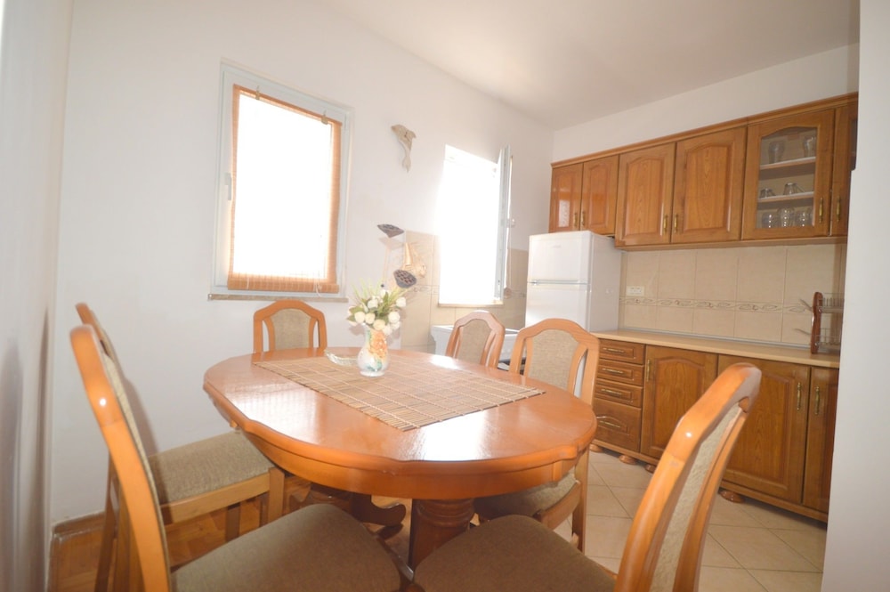 Seafront Apartment Bijela photo 2