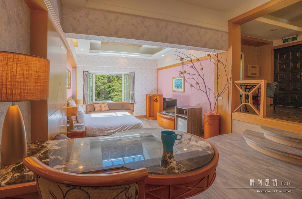 Regale Villa Hotel