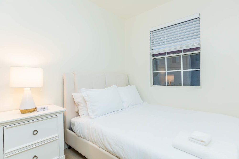 Elegant Pasadena Retreat Prime Comfort Awaits