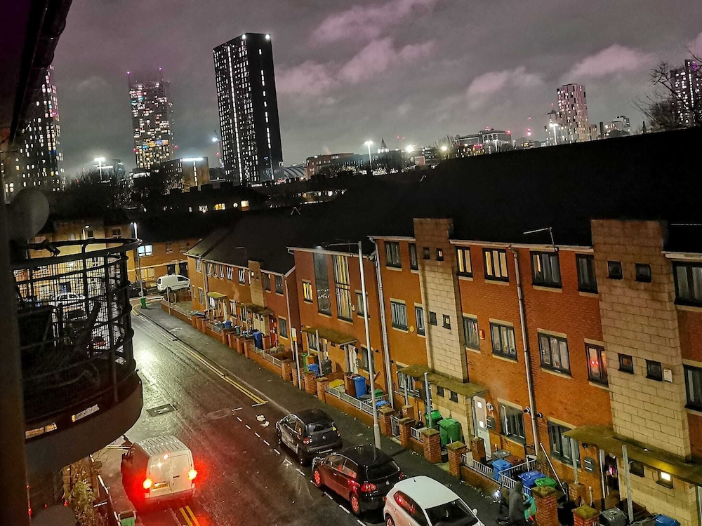 Entired Apartment Near Manchester City Centre, M15 view 4