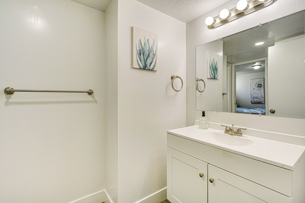 3 Mi to Valley Fair Mall: Salt Lake City Apt!