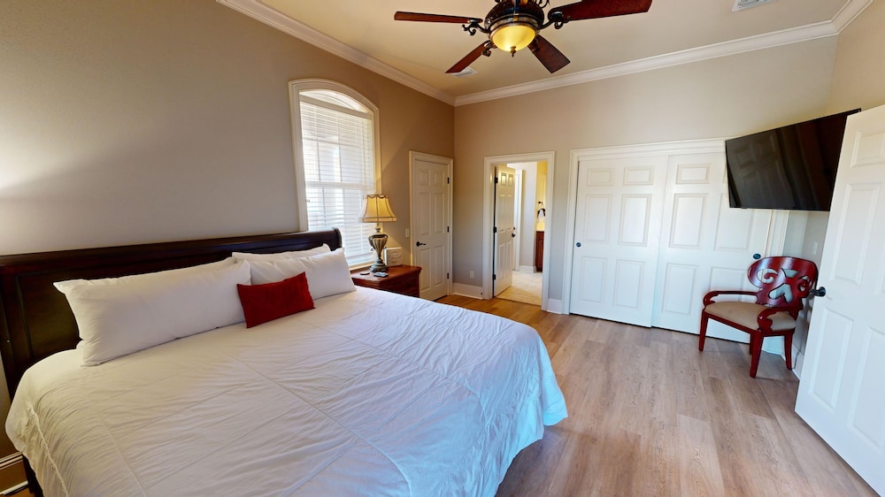 Casa By The C 7 Bedroom Home by RedAwning view 3