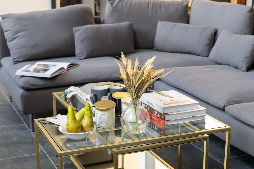 Beautiful 5 Bedroom Apartment in Capel Salem