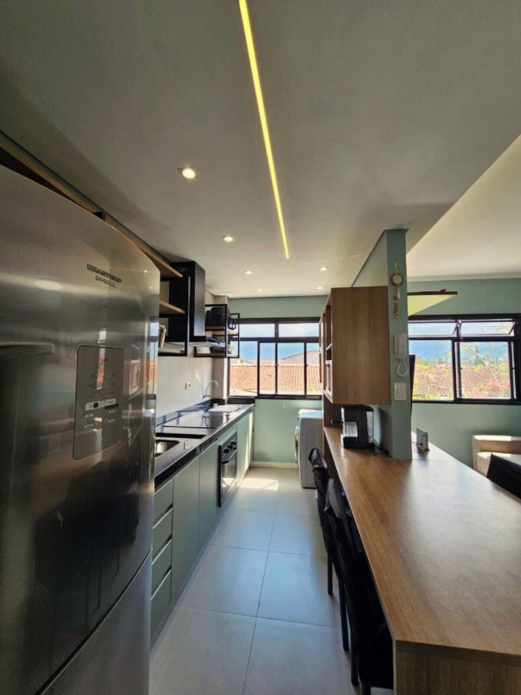 Apto pet Friendly com Garagem a 100m do mar
