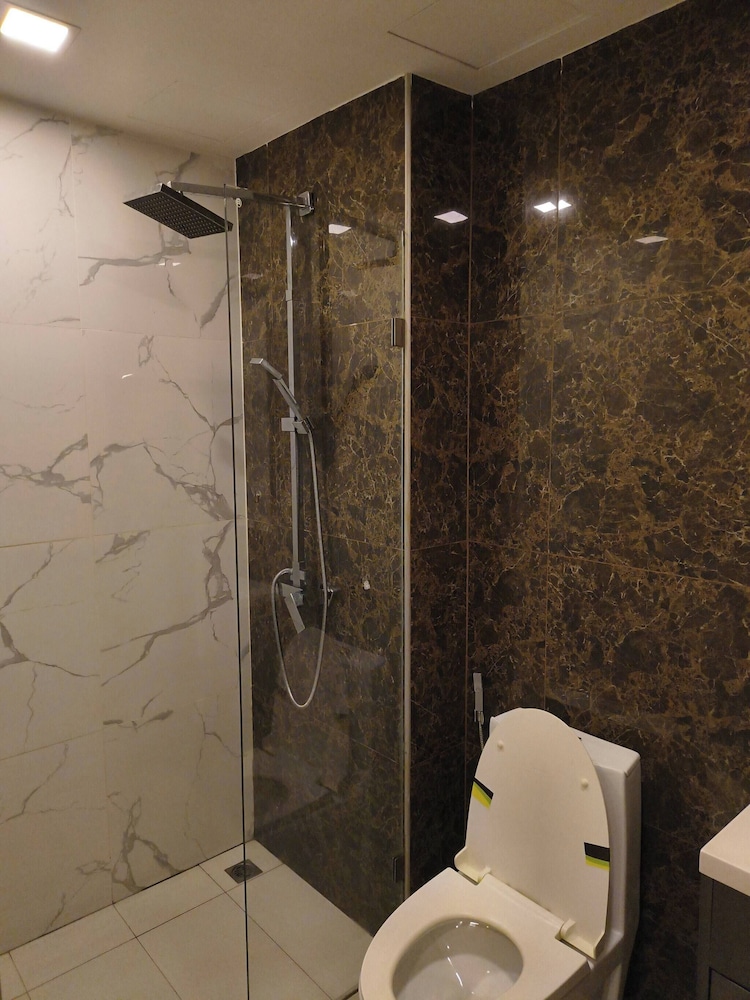 Luxurious Pattaya Apartment With Pool Access
