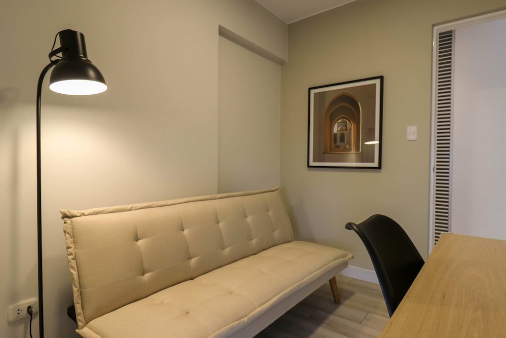 w Charming 2BR w Balcony in Miraflores