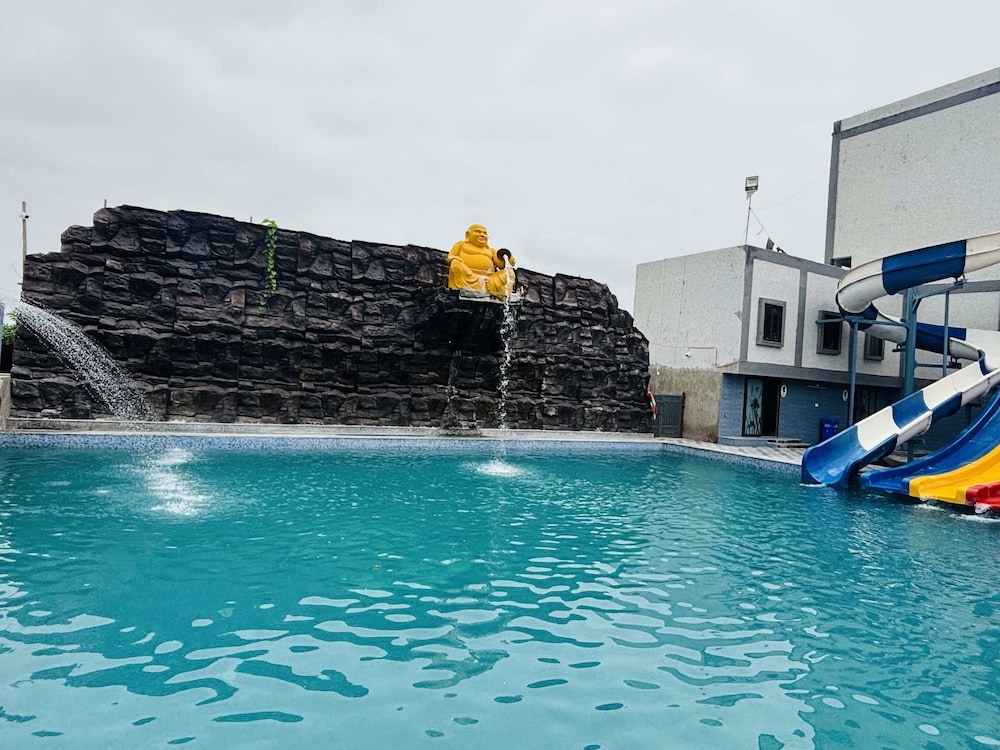 Paras Resort