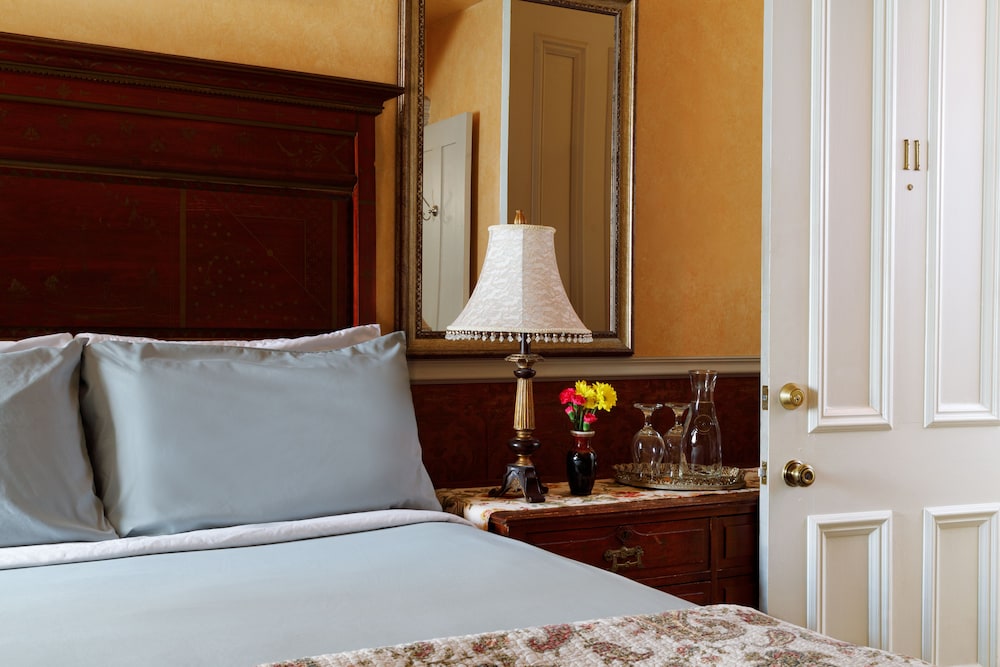 The Kalamazoo House Downtown Hotel & Suites