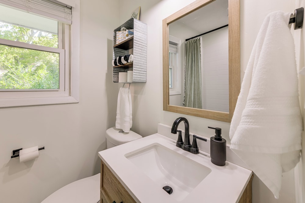 Walk to Dtwn Pine Mountain! 'evergreen Cottage'
