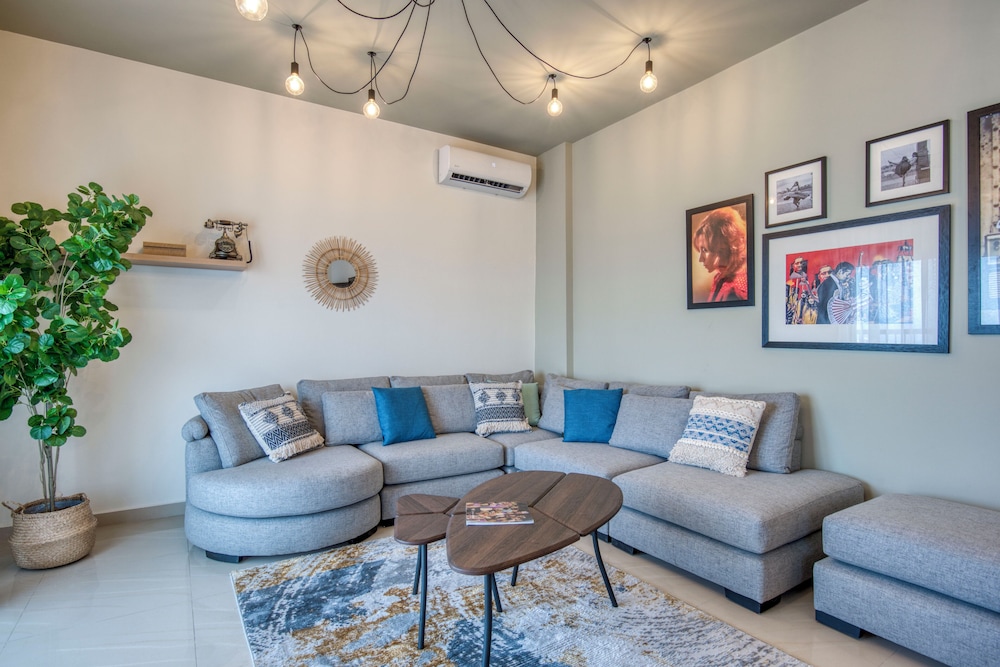 Vinyl 3-Bedroom Apartment in Zouk Mikael