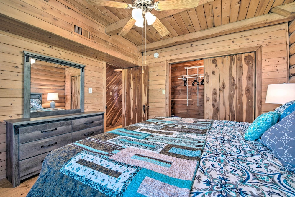 Rustic Woodville Getaway With Pool & Guest House view 3