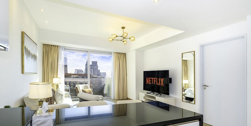 LUX The JW Marina Suite 2