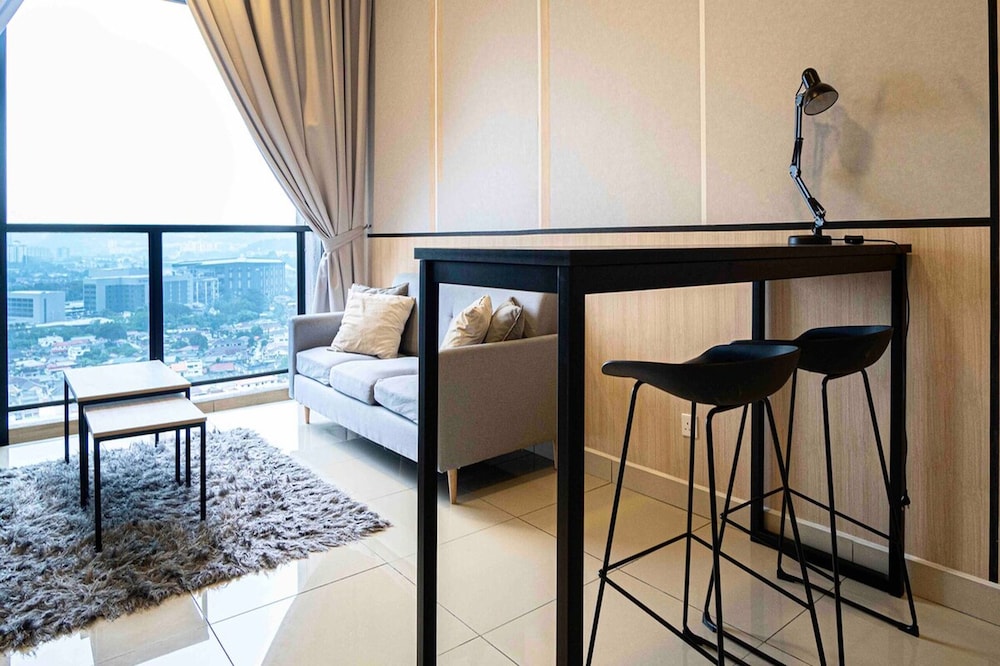 Astoria Ampang Condotel by Emily in Town