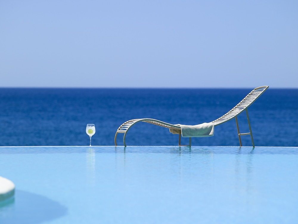 Artemis Seaside Resort