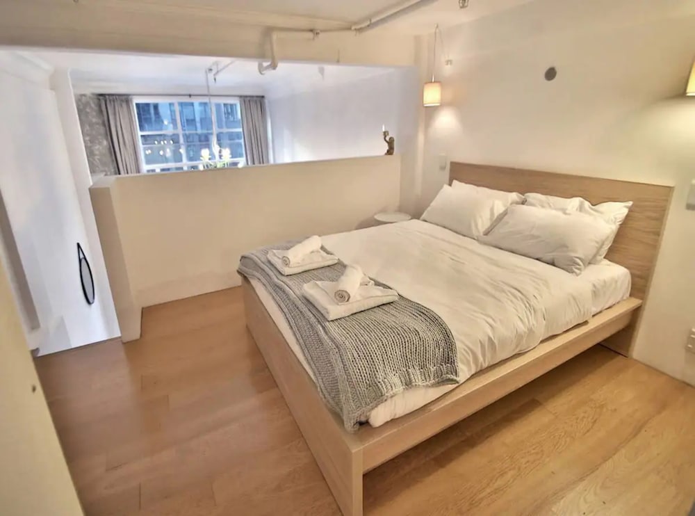 Stylish, Unique Loft. Superb Location On Queen St view 2