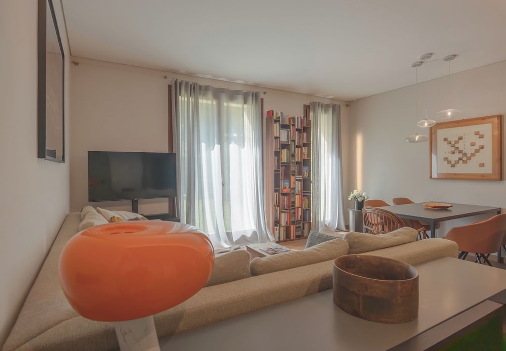 Charming Garden Hideaway in Como by Rent all Como
