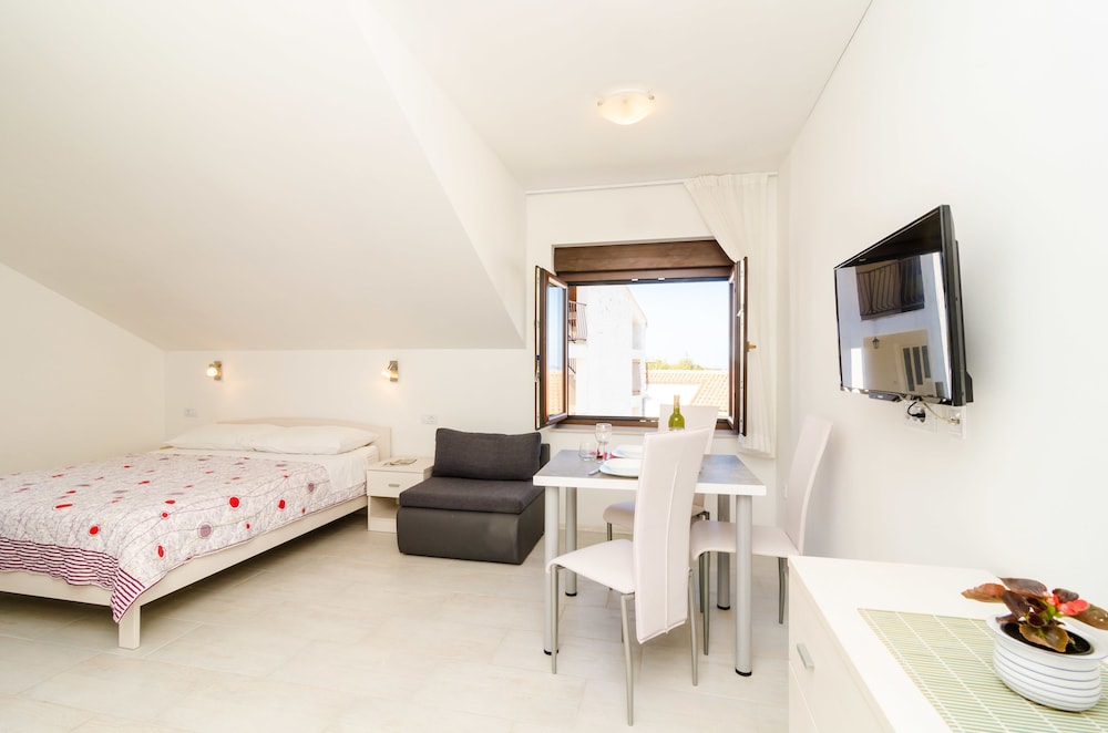 Cina Apartments