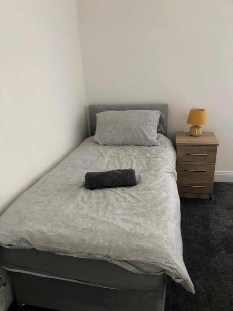 2 Bed House Near Anfield Stadium view 2