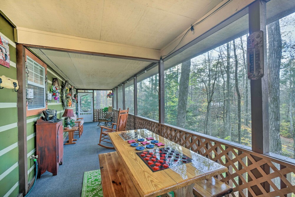 Woodsy Pigeon Forge Hideaway: Private Hot Tub view 4