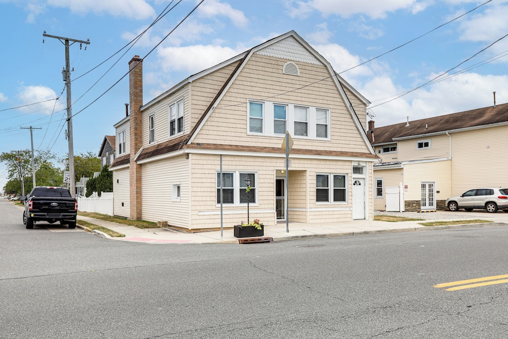 2 Blocks to Beach: Apt w/ Grill in Ocean Gate! view 5