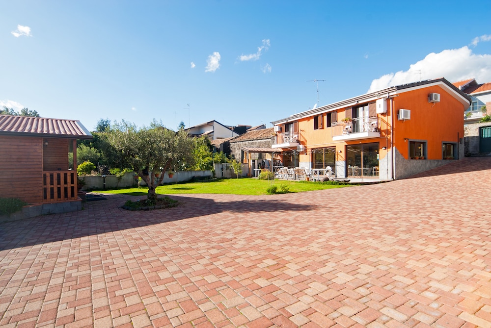 Hotel La Porta dell'Etna - Image 1