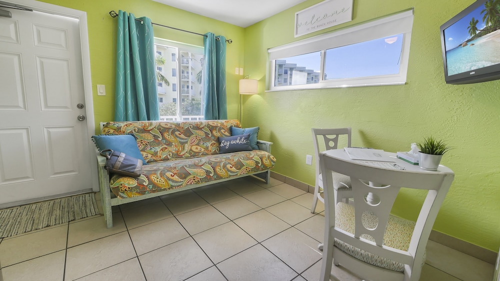 Beach House Hotel