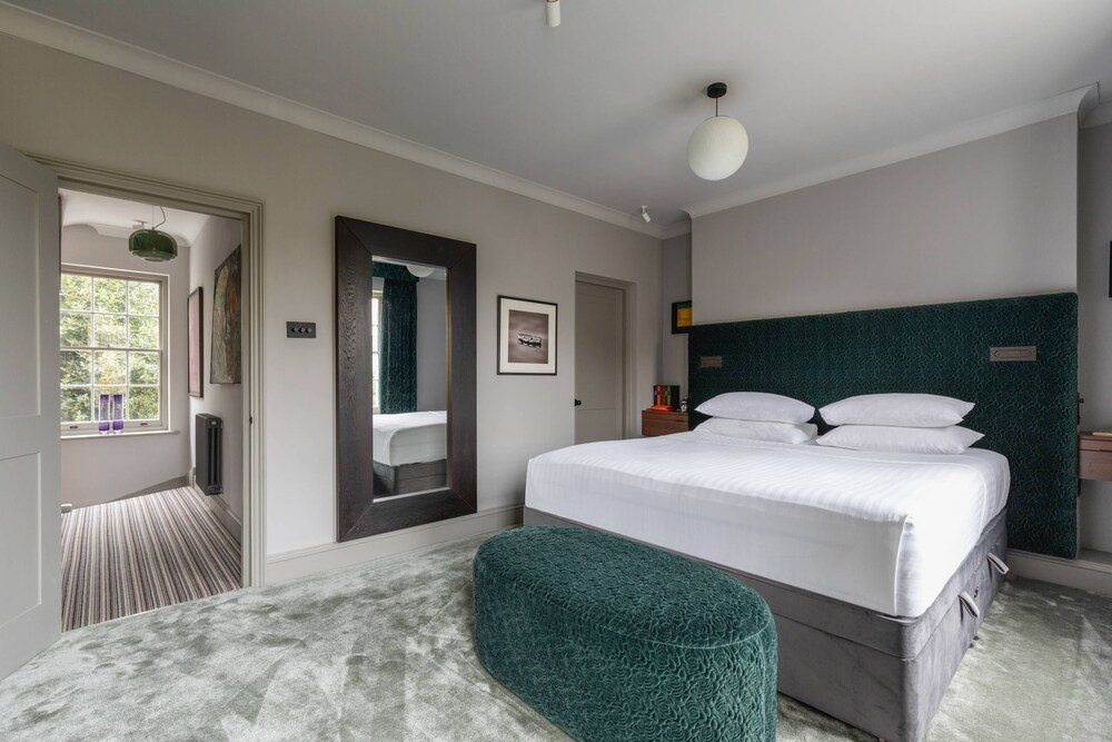 New Kent Road by Onefinestay