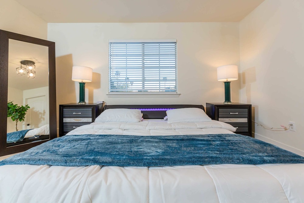 Not Affected by the Fire/elegant Pasadena Retreat Prime Comfort Awaits