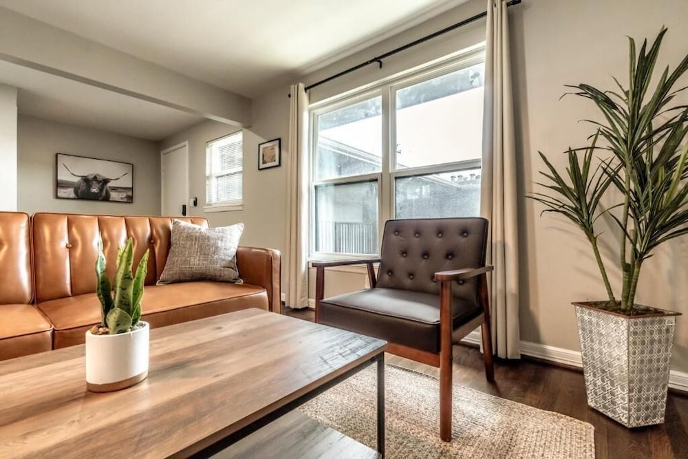 Stylish 1BR Urban Retreat