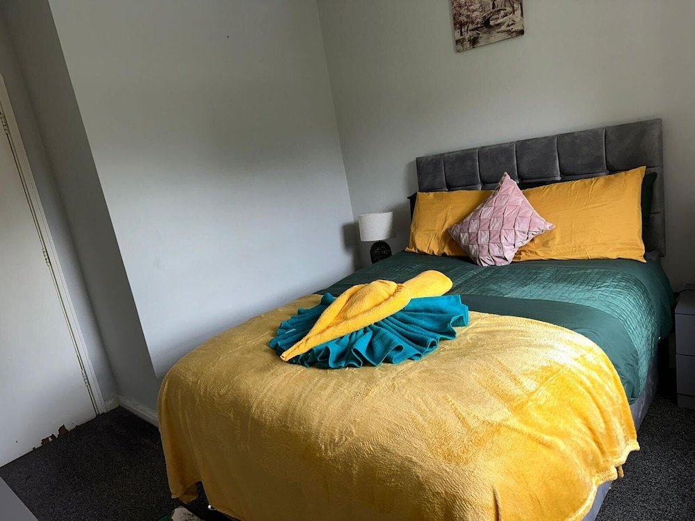 London Luxury Apartment up to 8 Guests