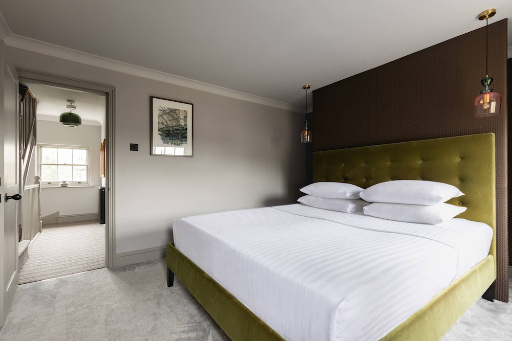 New Kent Road by Onefinestay