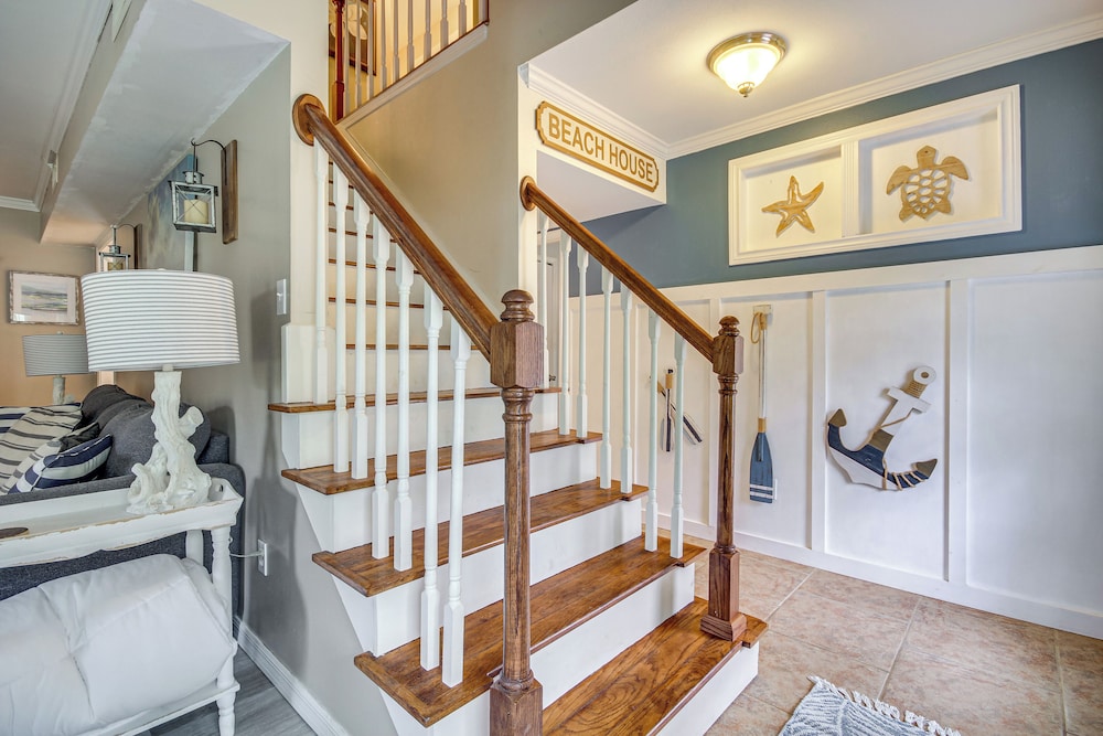 < 1 Mi to Waveland Beach: Spacious Family Home