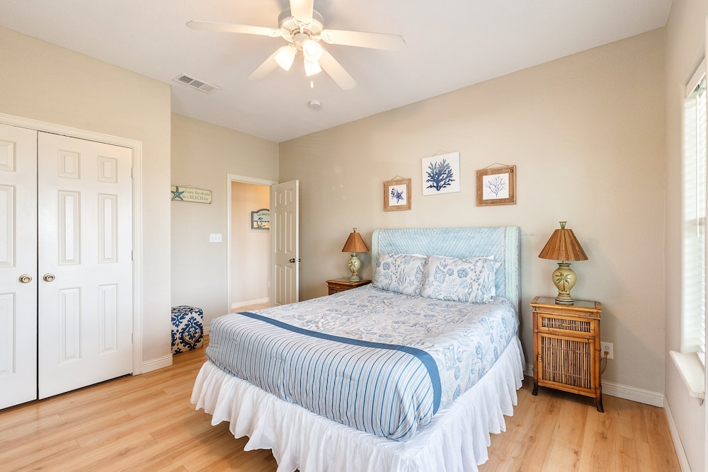 Beach Front Baby Ocean Views, Golf Cart & Pet Friendly!