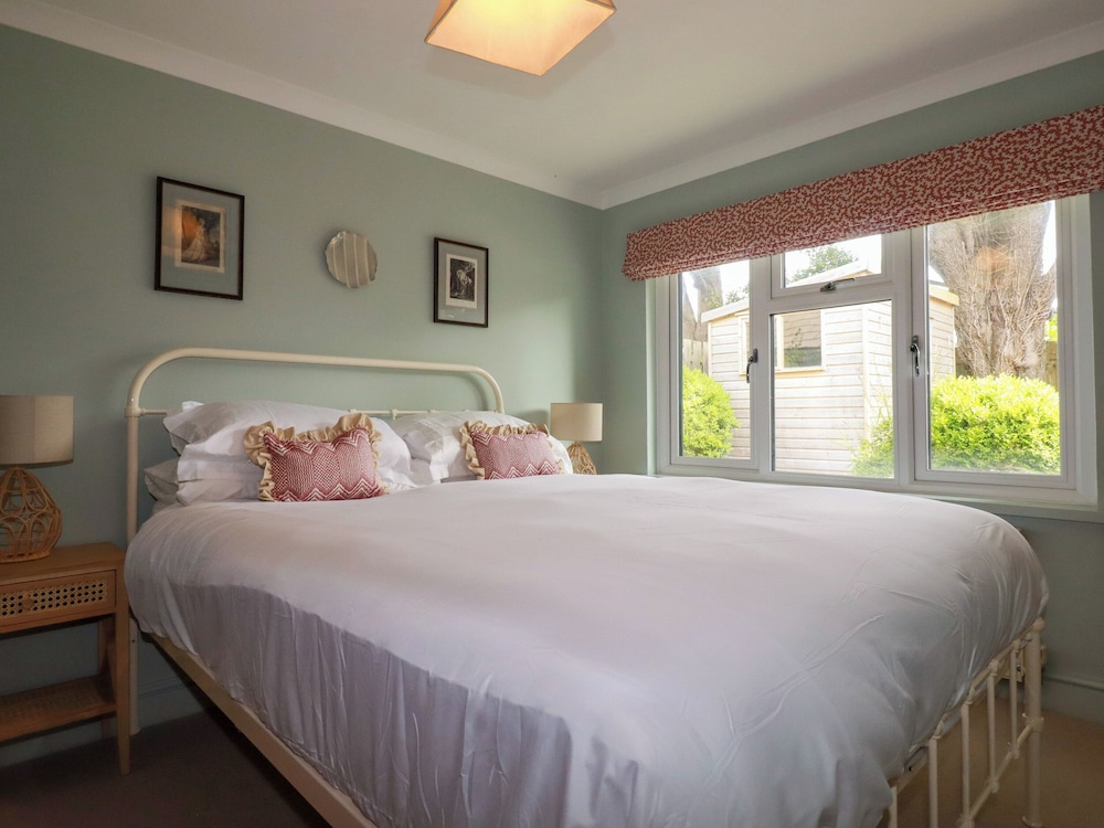 6 Trelawney Court