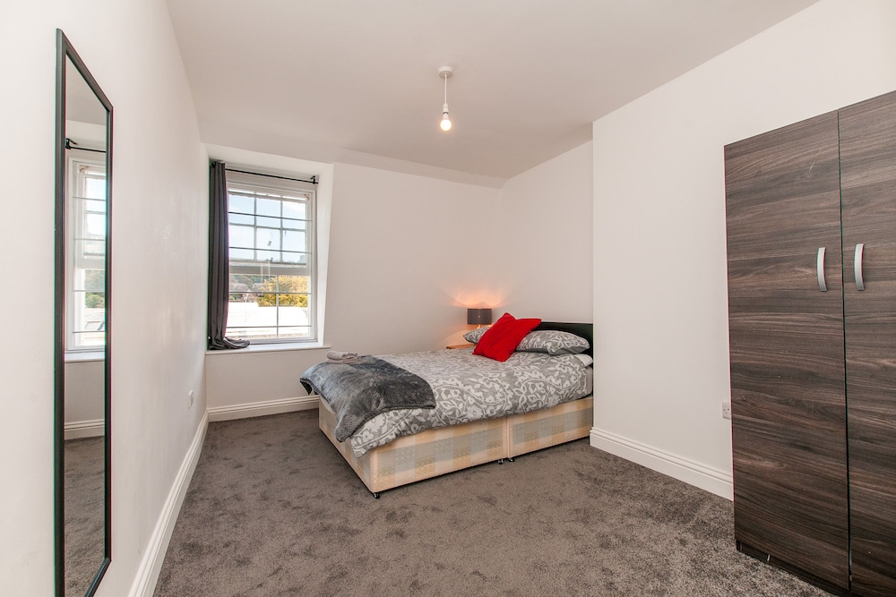 Dover Vacations - 2 Bed Flat in Pedestrianized High Street - Property Image 4