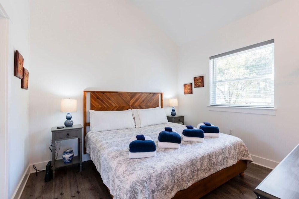 Charming Old Town Loft, Nestled in the Heart of Historic Bluffton, SC