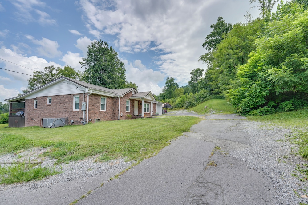 Mtn-view Cottage w/ Garden & Yard in Erwin!